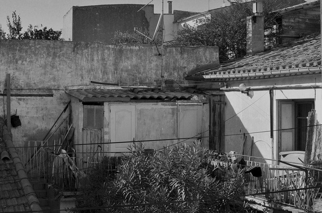 Dans la rue de Tunis à Sète, oct 2020, photo de pierre pujuguet
