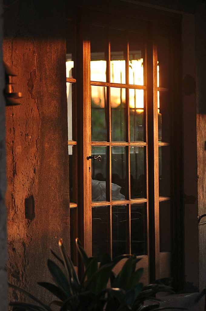 Dans une cour de ferme, été 2020, photo de pierre pujuguet