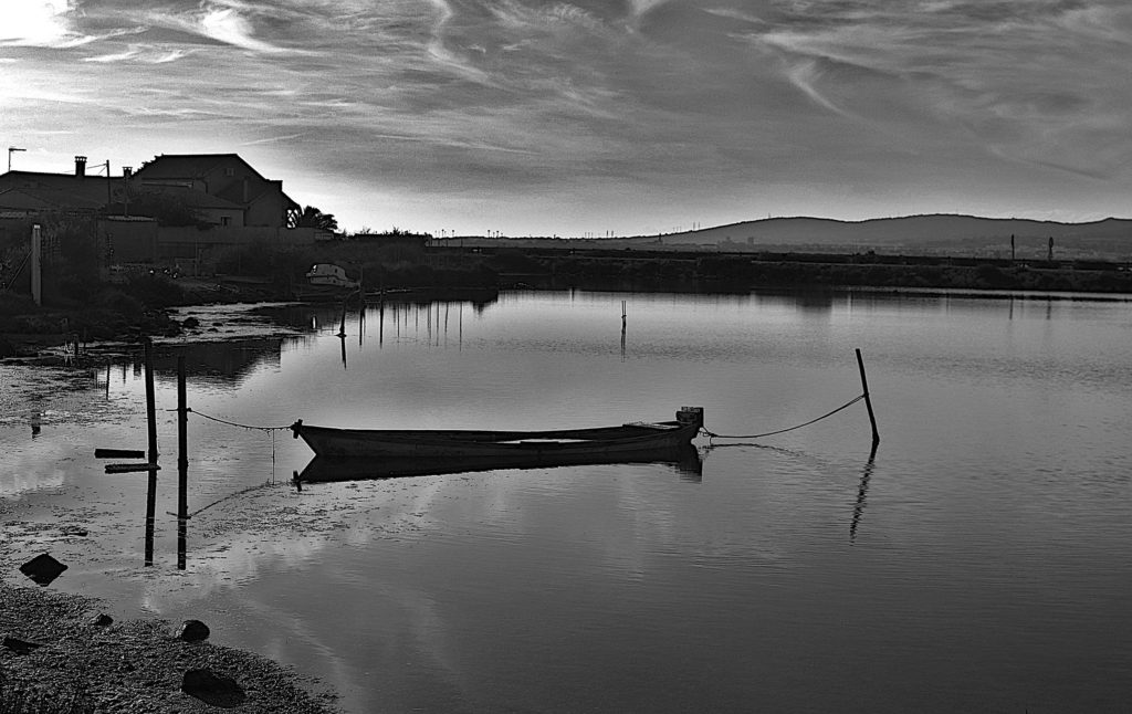barque sur l'étang, frontignan ,février 2021, photo de pierre pujuguet