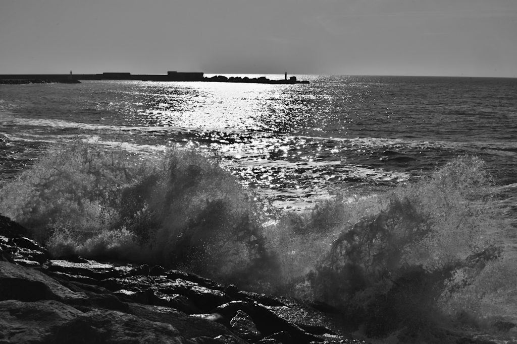 vagues près du môle à Sète, mares 2022, photo de Pierre Pujuguet